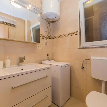 Holiday home Lovely In With House Sea View Pridraga