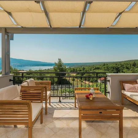 Holiday home Lovely In With House Sea View Pridraga