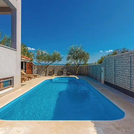 Holiday home Lovely In With House Sea View