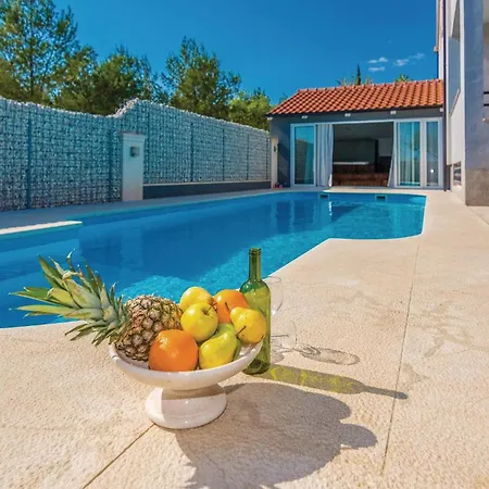 Lovely In With House Sea View