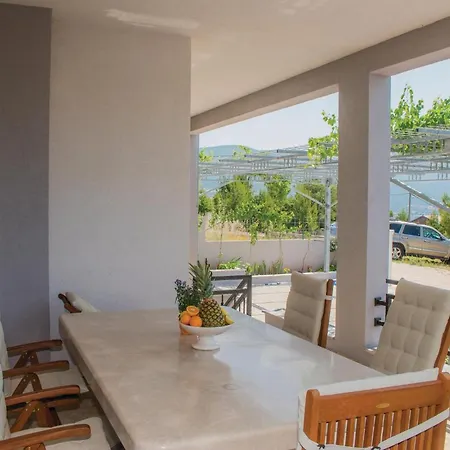 Lovely In With House Sea View