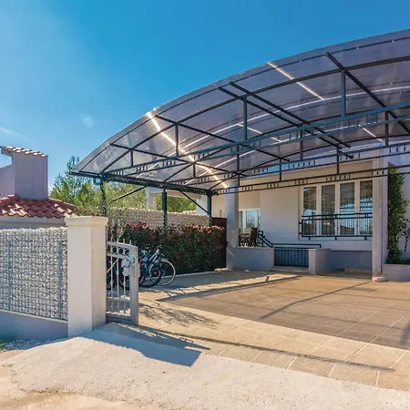 Lovely In With House Sea View