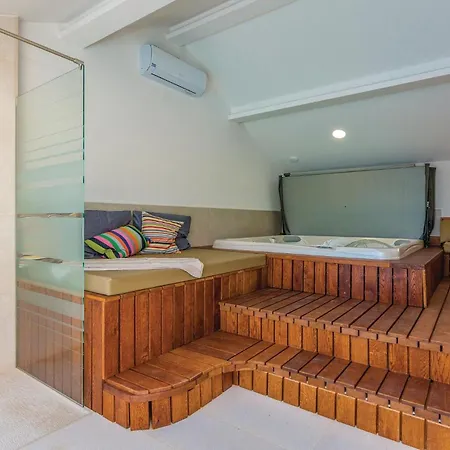 Lovely In With House Sea View בית נופש Pridraga